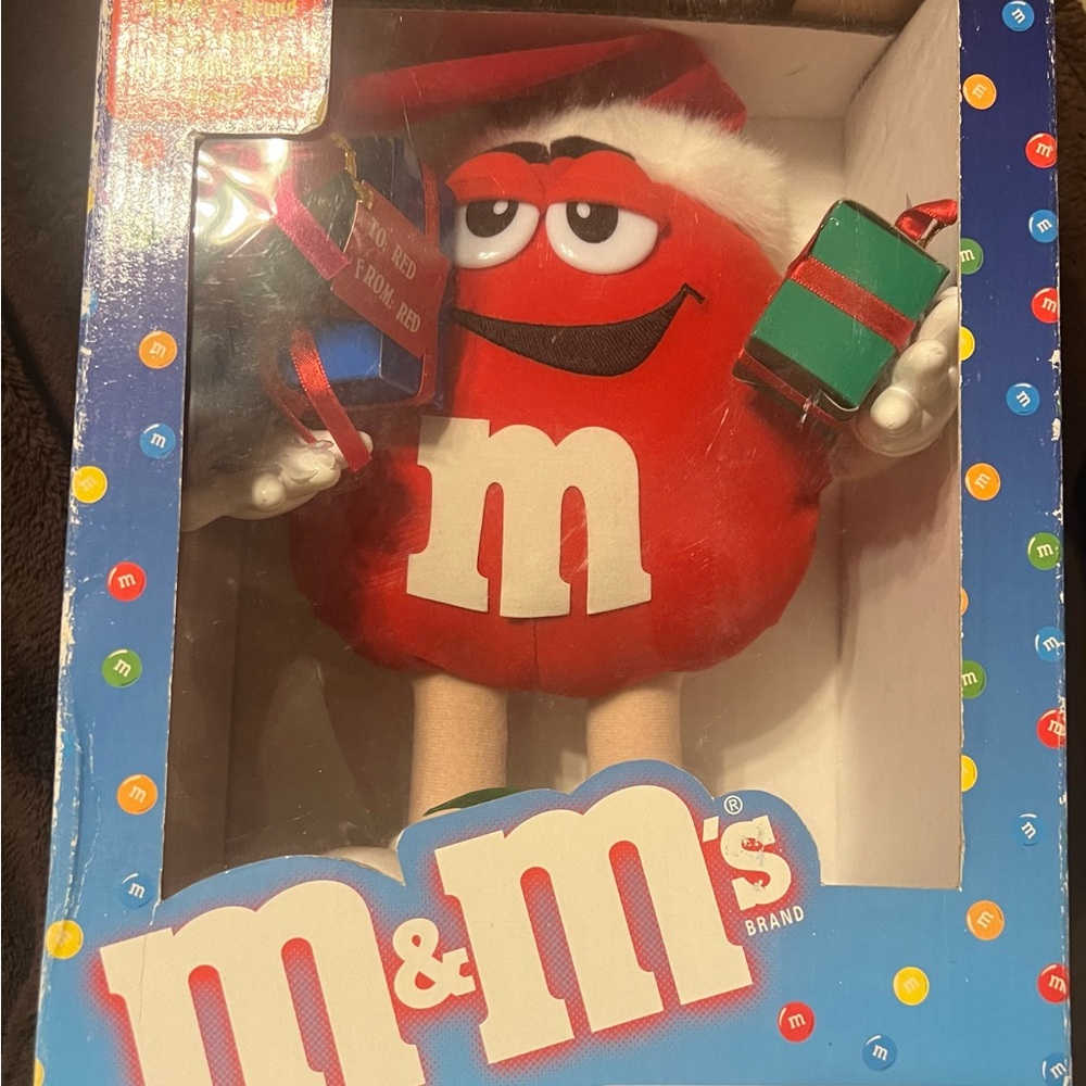M&M Christmas display Figure